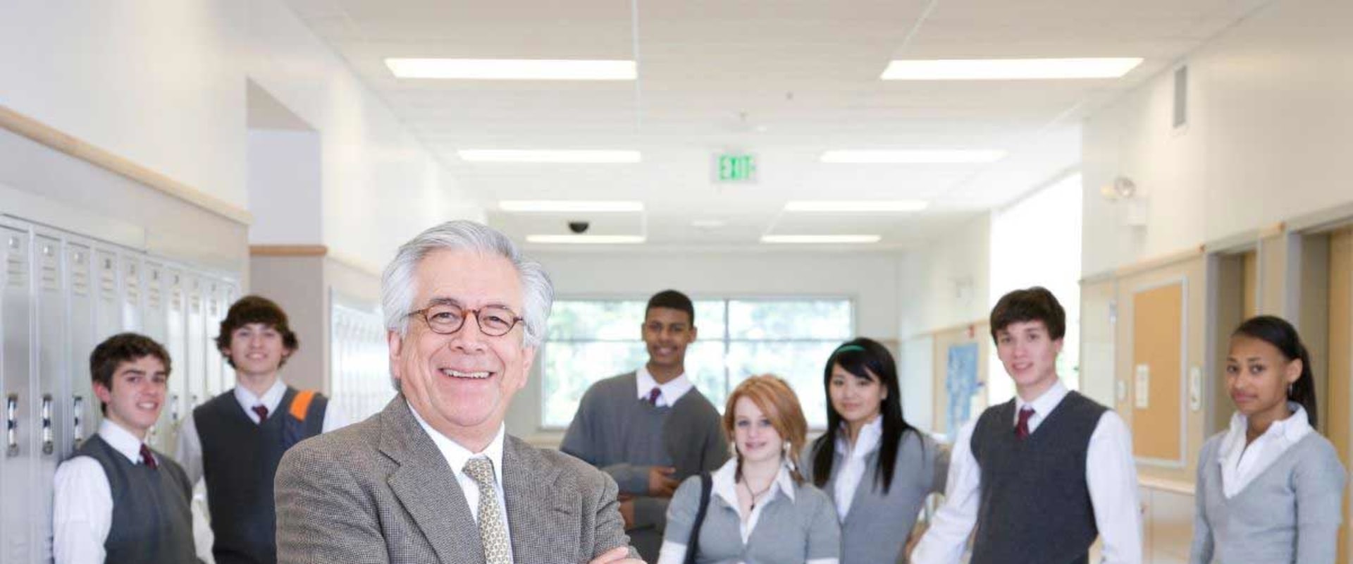 Un dirigente scolastico è uguale a un preside?